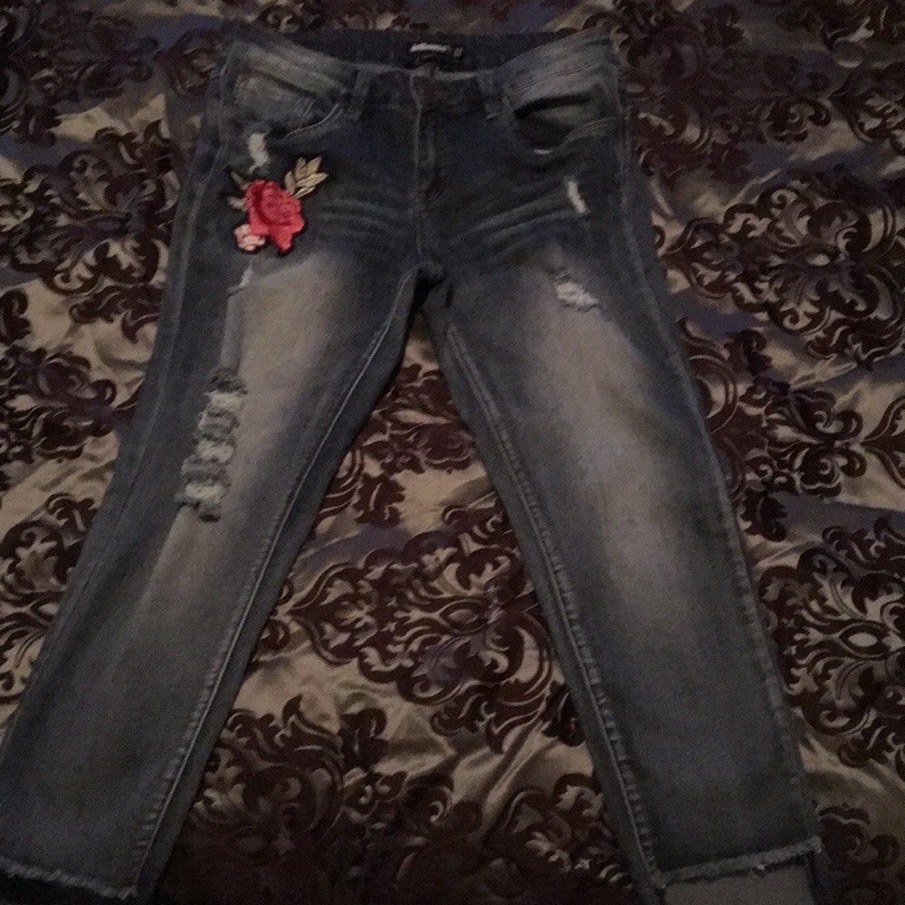 Dollhouse Embroidered Cropped Ankle Jean